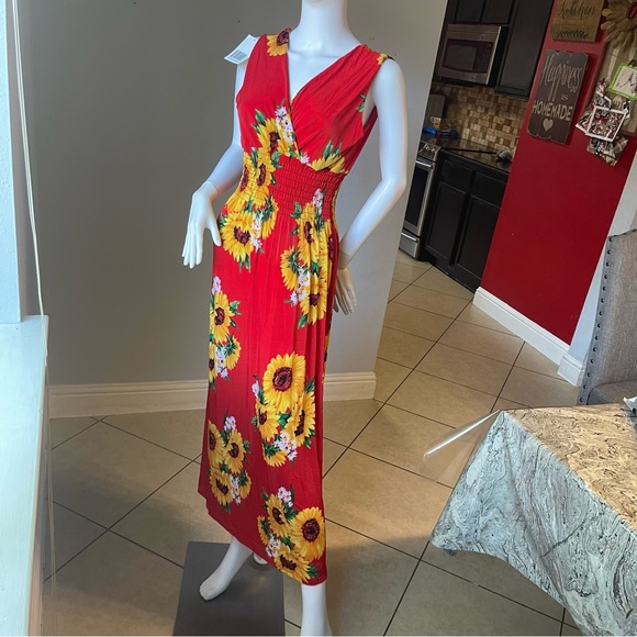 New Women’s sunflower floral dress size XXL for size 12-14
Stretchy waist - Picture 10 of 12